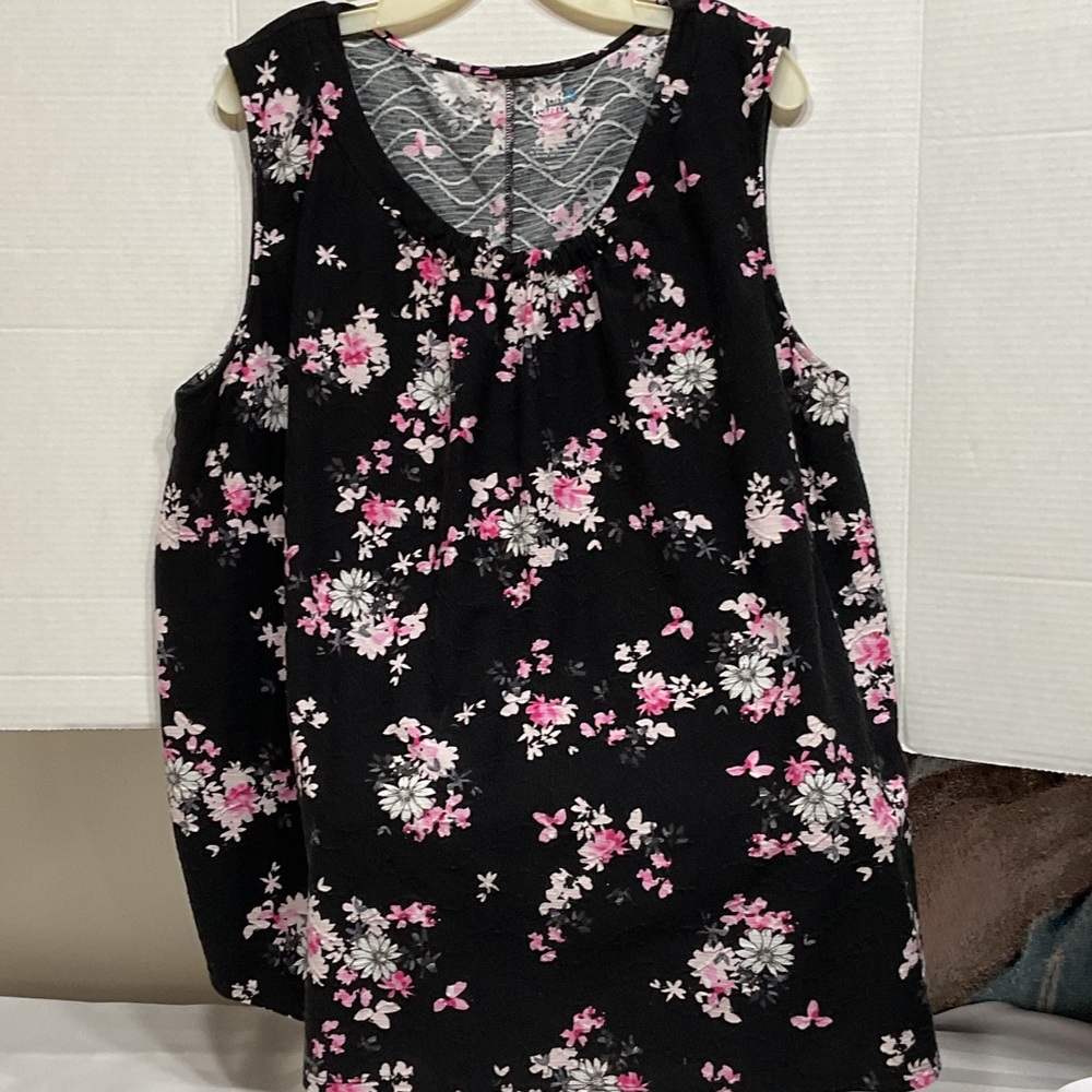Croft & Barrow Black Floral Tunic